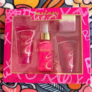 Fantasy by Britney Spears Pink Body Wash & Hair Mist Gift Set